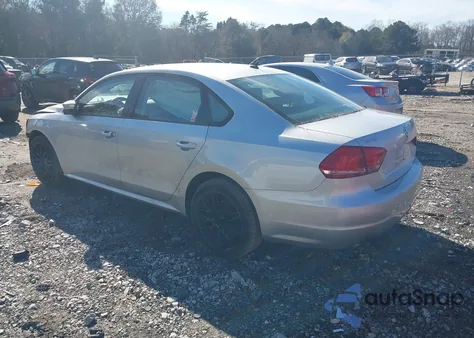 2014 Volkswagen Passat 1.8T S z USA, uszkodzony, nr VIN 1VWAS7A37EC032446